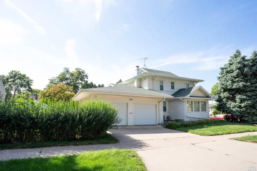 724 33rd St, Sioux City, IA 51104 - #3