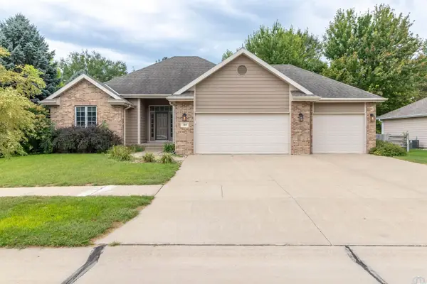 500 Oxbow Trail, Dakota Dunes, SD 57049