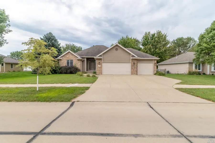 500 Oxbow Trail, Dakota Dunes, SD 57049 - #2