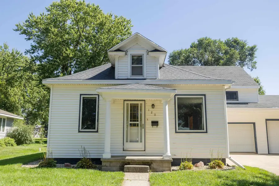120 2nd Avenue NE, Sioux Center, IA 51250 - #2