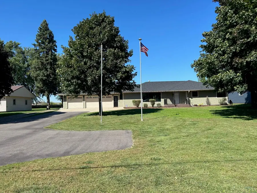 560 NE 3rd ST, Hartley, IA 51346 - #2