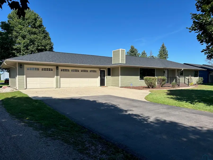 560 NE 3rd ST, Hartley, IA 51346 - #3