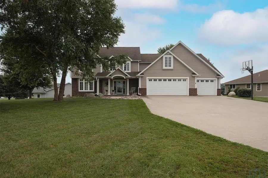 681 14th Street SE, Sioux Center, IA 51250 - #2