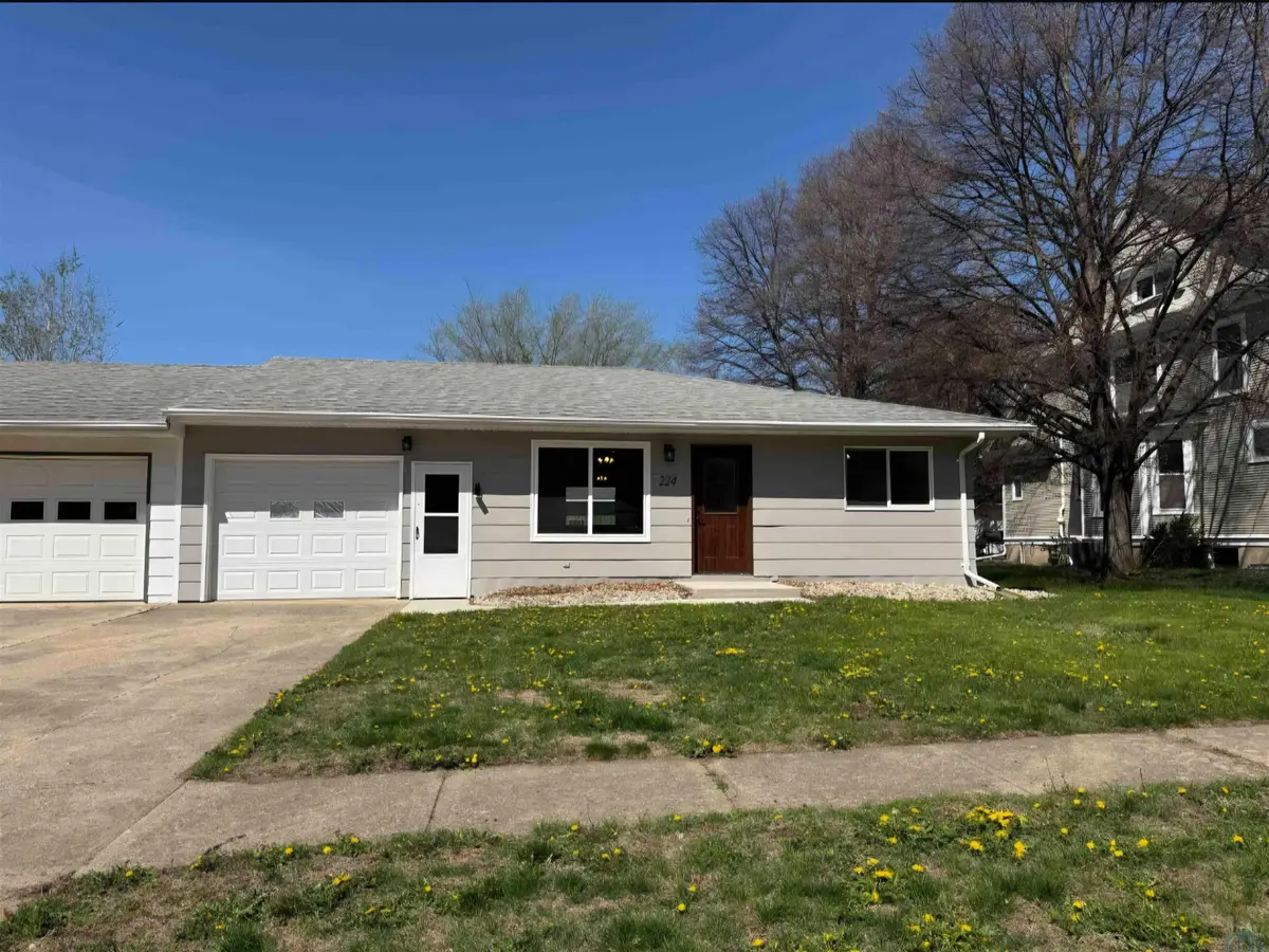 224 Burlington St, Kingsley, IA 51028 - #1