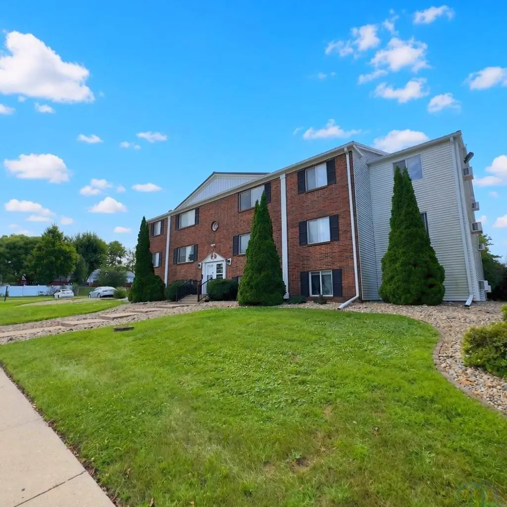 611 E South Street, Marshalltown, IA 50158 - #1