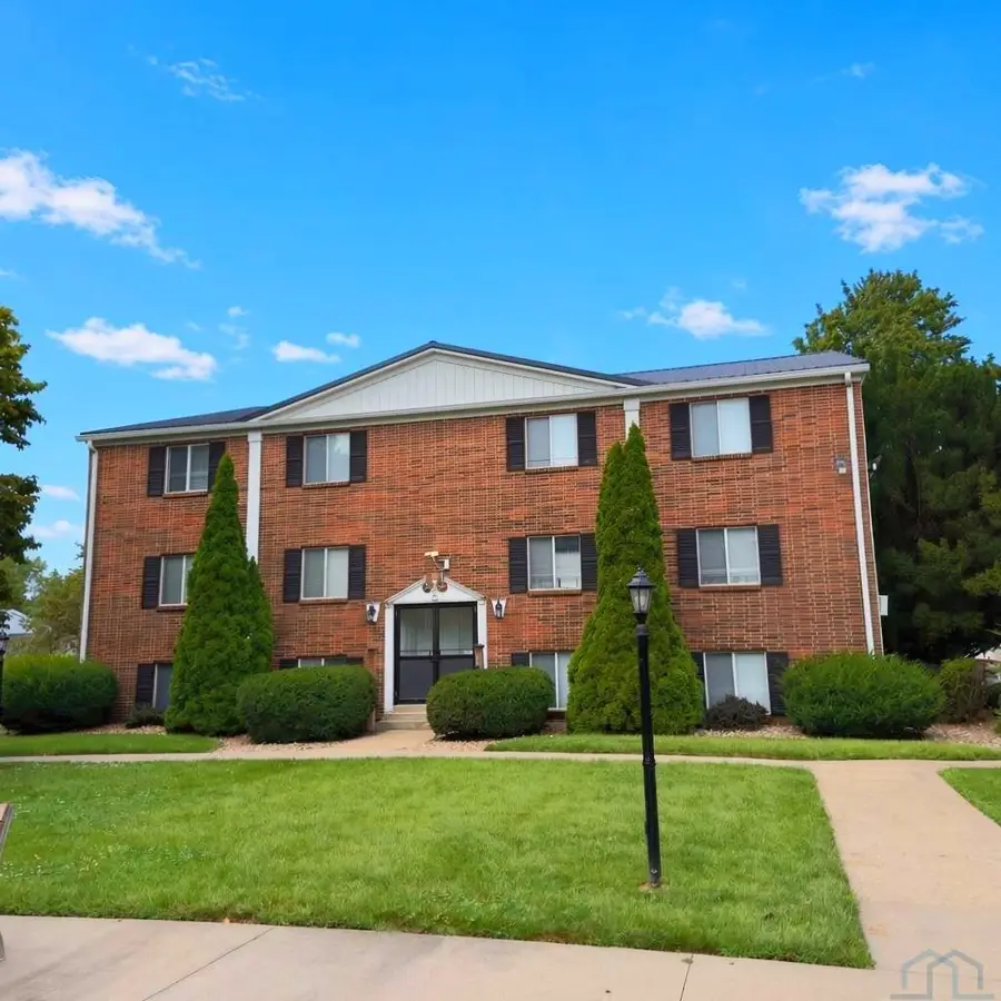 611 E South Street, Marshalltown, IA 50158 - #2
