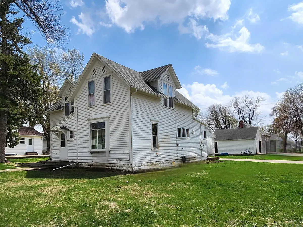 1304 3rd St., Hull, IA 51239 - #1