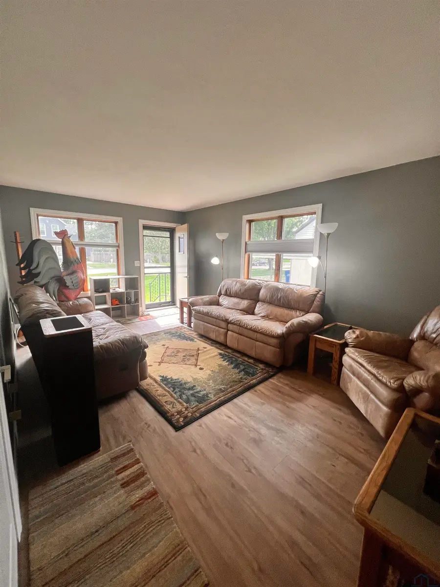 321 1st St SE #1, Le Mars, IA 51031 - #2
