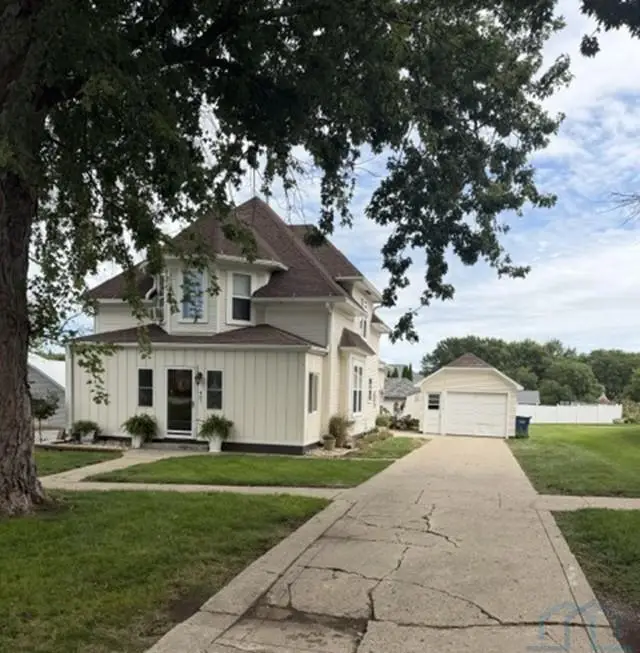 407 Madison St, Remsen, IA 51050 - #1