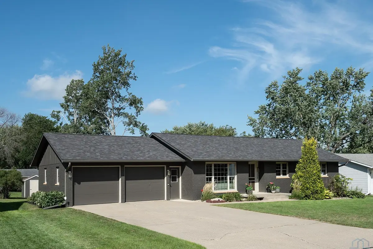 208 KENTUCKY AVE SW, Orange City, IA 51041 - #1