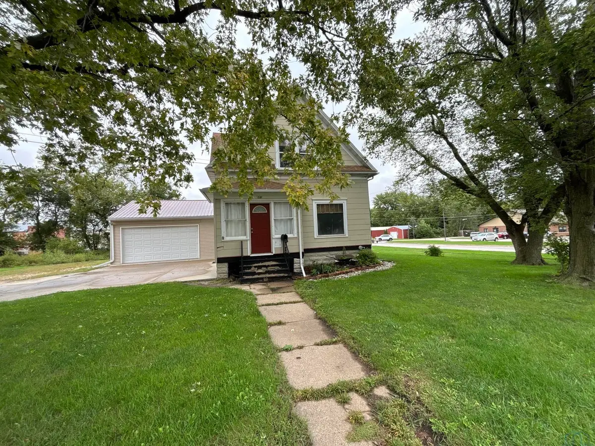 803 W Milwaukee Ave, Storm Lake, IA 50588 - #1
