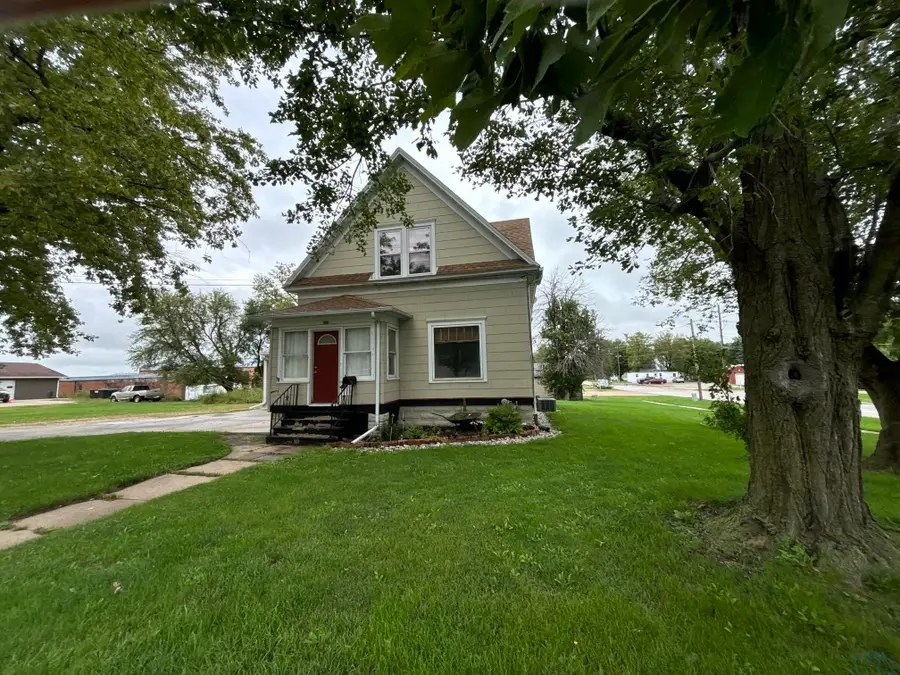 803 W Milwaukee Ave, Storm Lake, IA 50588 - #2