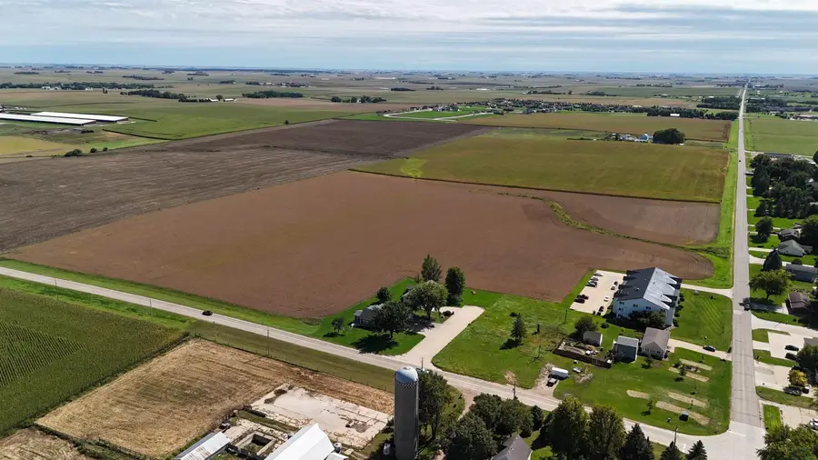 14th St SE, Sioux Center, IA 51250 - #2