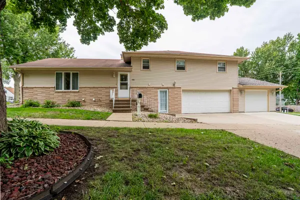 150 4th St SE, LeMars, IA 51031