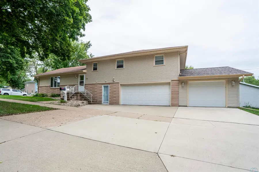 150 4th St SE, Le Mars, IA 51031 - #3