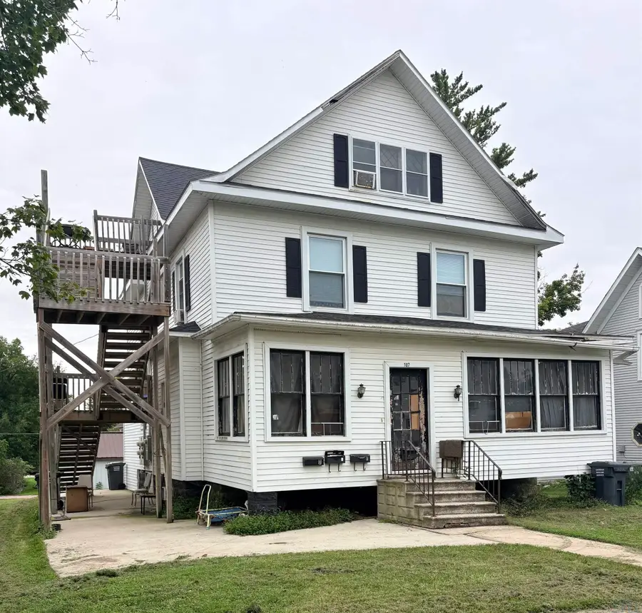 107 SENECA ST, Storm Lake, IA 50588 - #2