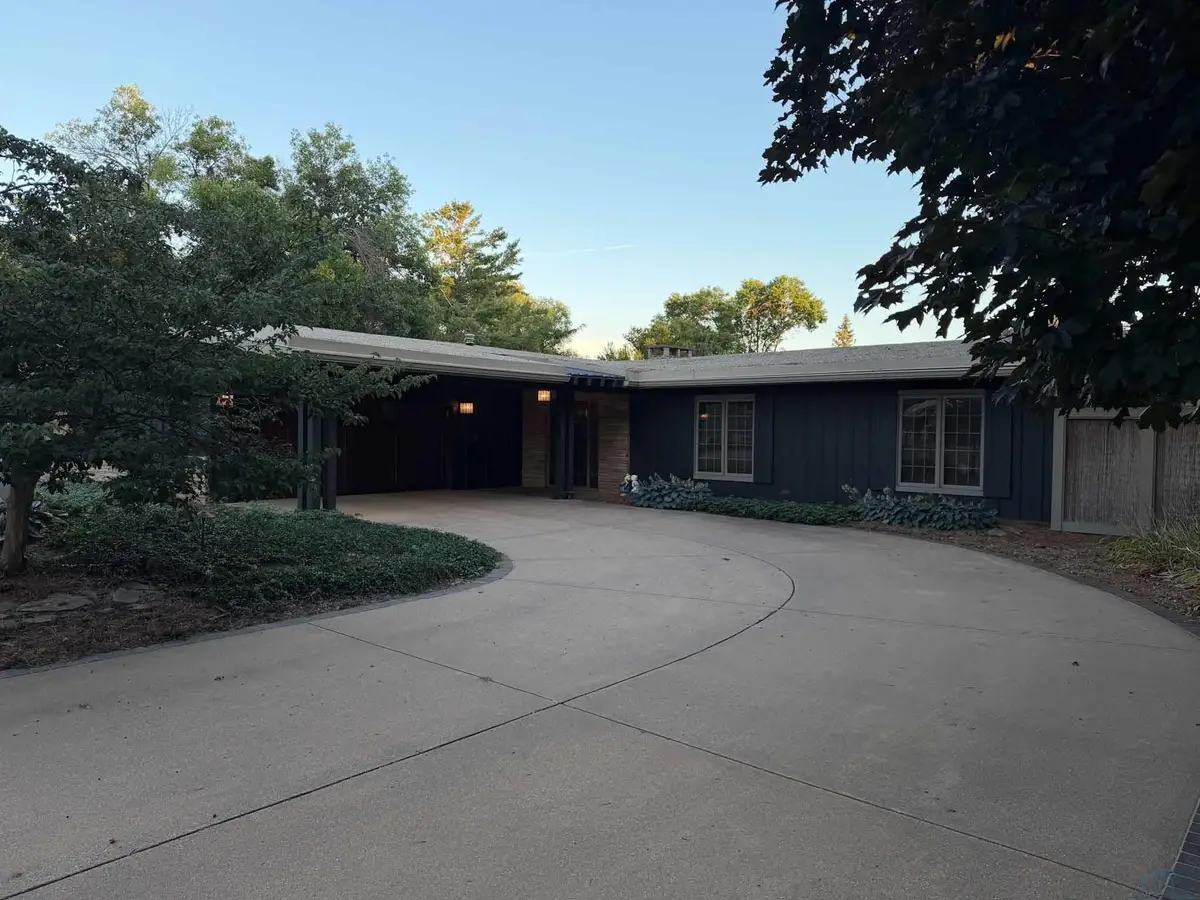 216 2nd St SE, Orange City, IA 51041 - #1