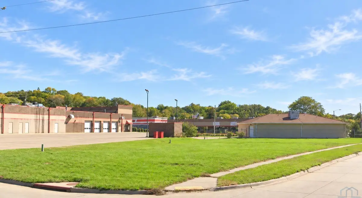320 & 320 1/2 W 26th St., Sioux City, IA 51104 - #1