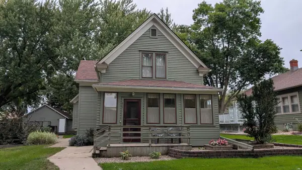 215 1ST AVE SE, Sioux Center, IA 51250