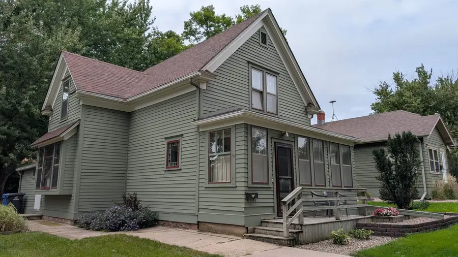 215 1ST AVE SE, Sioux Center, IA 51250 - #2