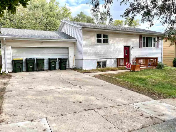3220 Sycamore Terrace, Sioux City, IA 51104