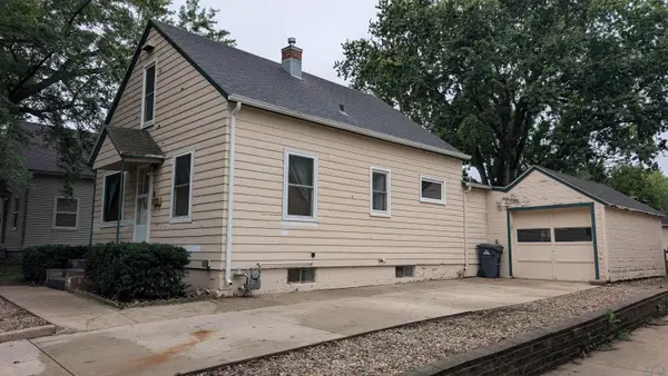 871 1ST AVE SE, Sioux Center, IA 51250