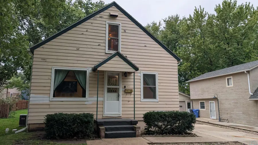 871 1ST AVE SE, Sioux Center, IA 51250 - #3