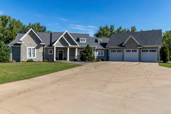 2731 SANDWATER DR, Hawarden, IA 51023