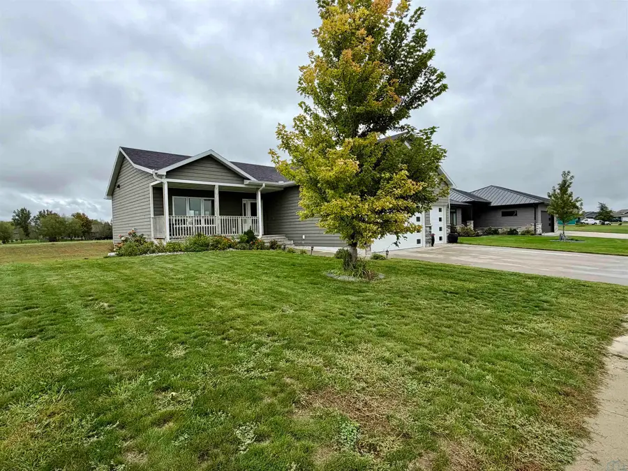 1501 Country Club Drive, Elk Point, SD 57025 - #2