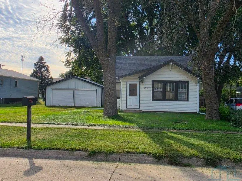 233 N 4th Avenue, Sheldon, IA 51201 - #1