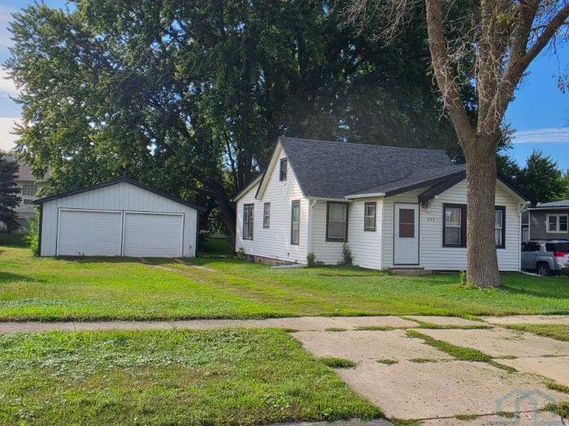 233 N 4th Avenue, Sheldon, IA 51201 - #2