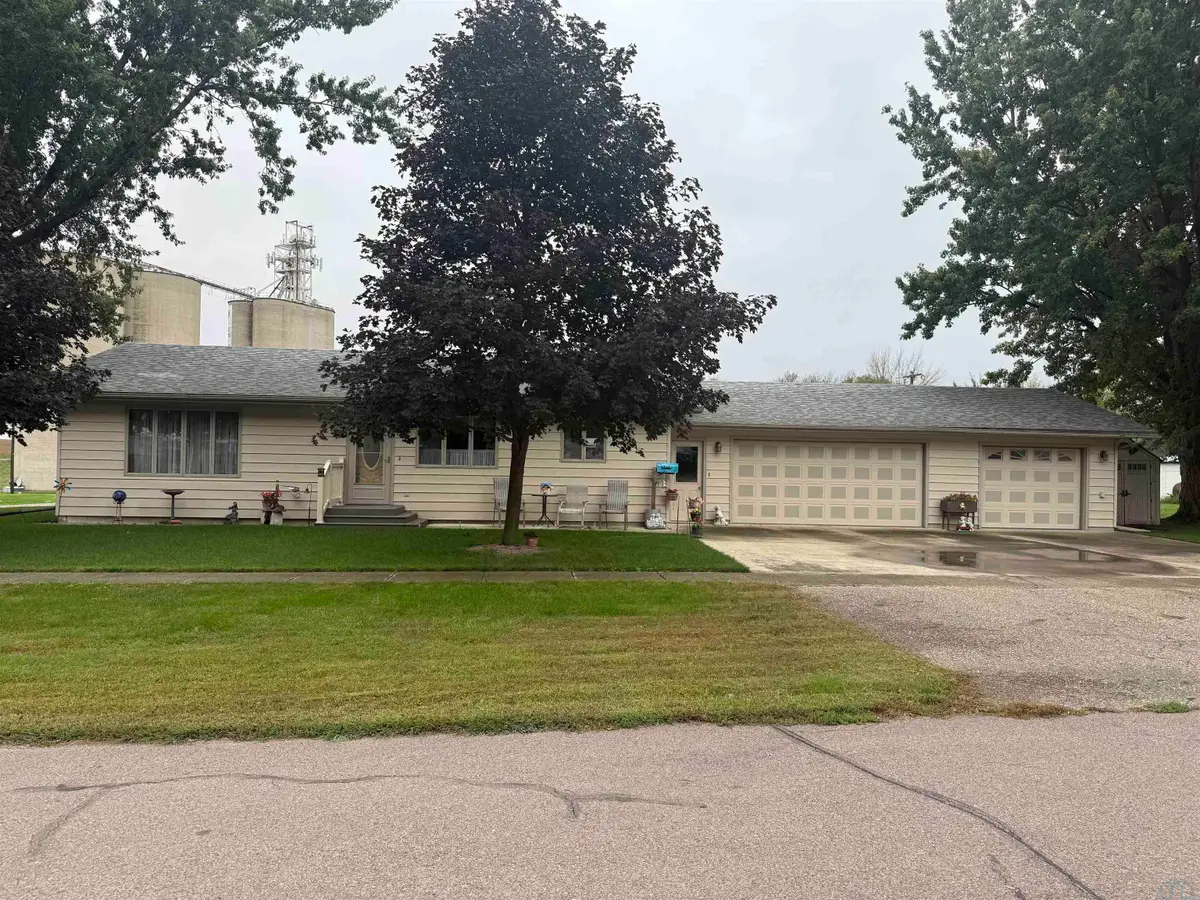 419 3rd St, Maurice, IA 51036 - #1