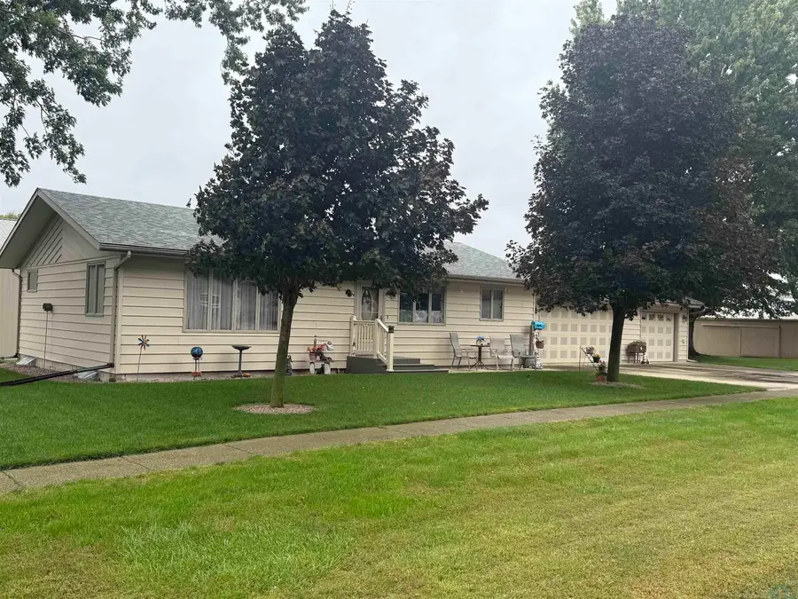 419 3rd St, Maurice, IA 51036 - #2