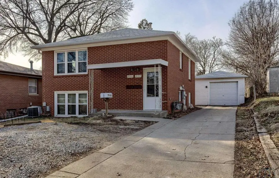 853-855 S 45th St, Lincoln, NE 68510 - #2
