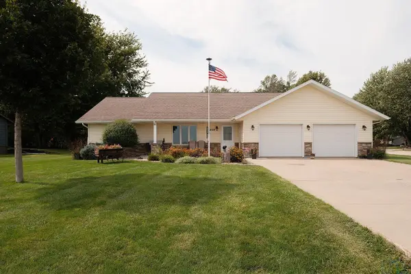 509 13th Avenue NE, Sioux Center, IA 51250