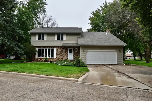 107 Circle Dr, Sibley, IA 51249