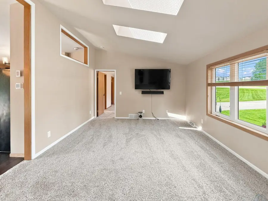 1805 Glen Ellen Rd, Sioux City, IA 51106 - #2