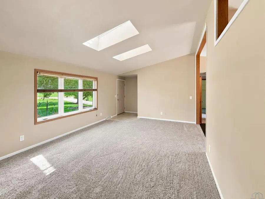 1805 Glen Ellen Rd, Sioux City, IA 51106 - #3