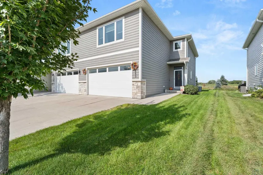 653 Prairie Blvd, Dakota Dunes, SD 57049 - #2