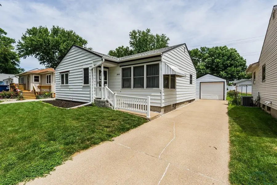 2816 S Coral, Sioux City, IA 51106 - #3