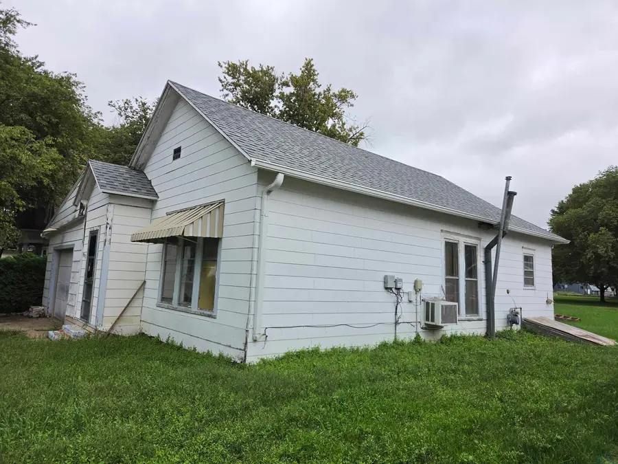 403 E PLEASANT ST, Elk Point, SD 57025 - #3