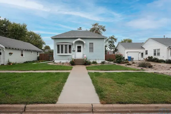 329 2nd Ave NE, Sioux Center, IA 51250