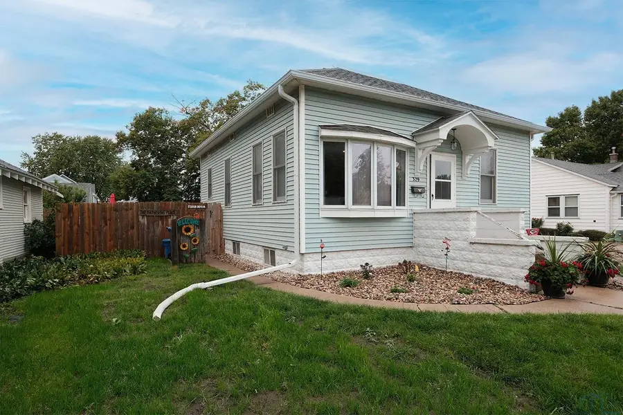 329 2nd Ave NE, Sioux Center, IA 51250 - #3