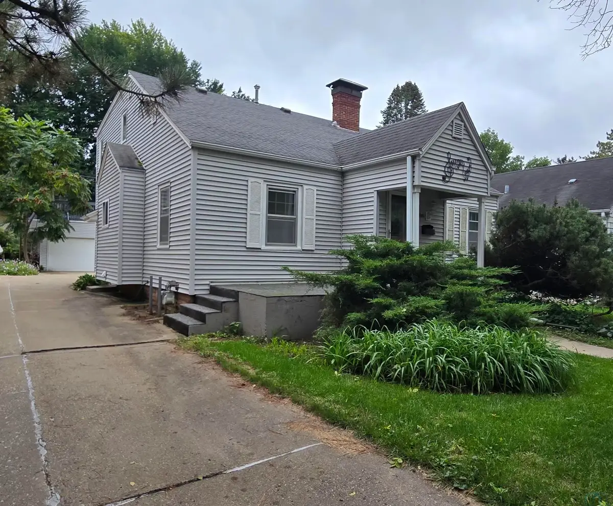 3010 Pierce Street, Sioux City, IA 51104 - #1