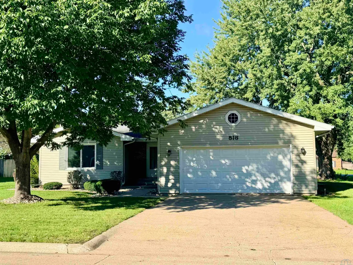 816 KELVIN RD, Storm Lake, IA 50588 - #1