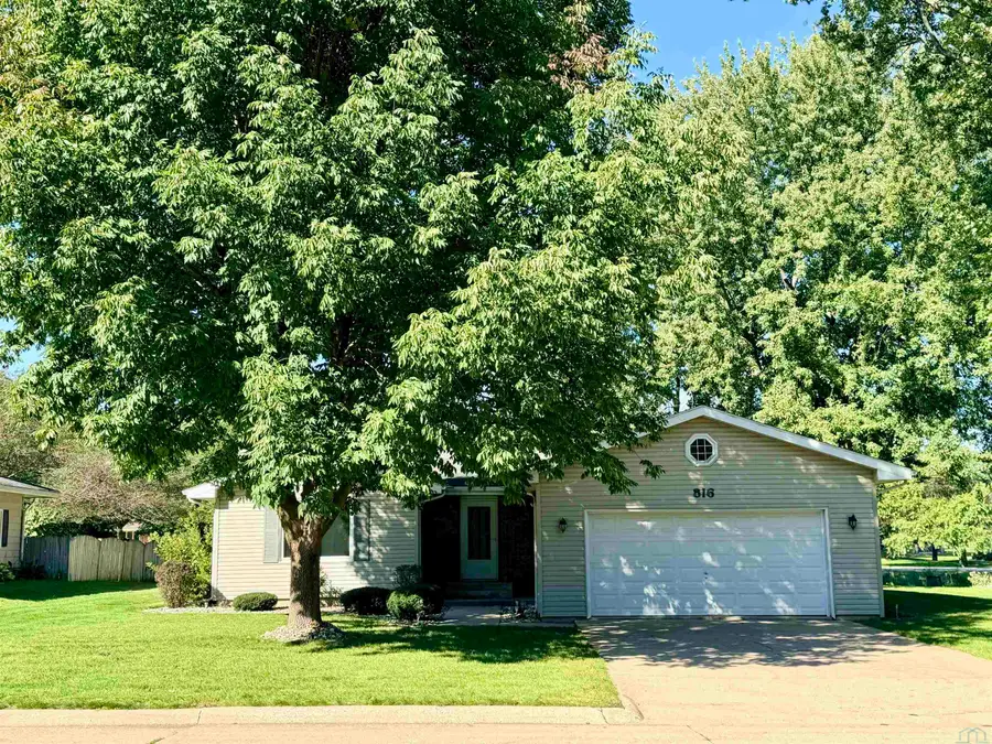 816 KELVIN RD, Storm Lake, IA 50588 - #3