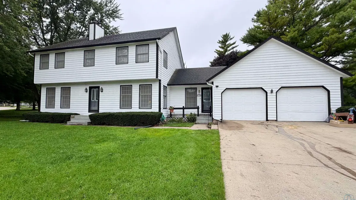 712 EMERALD DR, Storm Lake, IA 50588 - #1