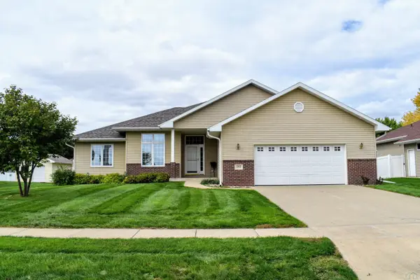 1202 Clairmont Circle, Sergeant Bluff, IA 51054