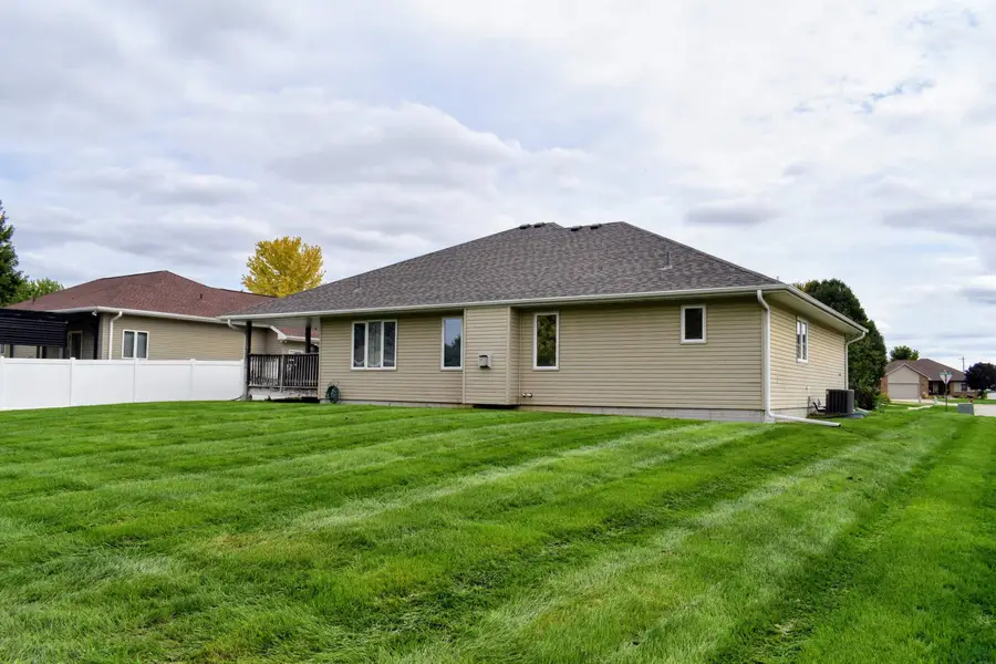 1202 Clairmont Circle, Sergeant Bluff, IA 51054 - #2
