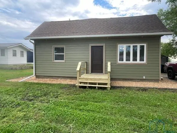 96 South Street, Akron, IA 51001